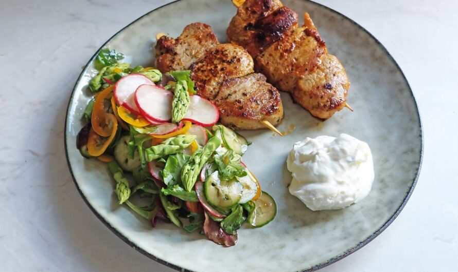 Fillet kebabs with wild herb salad