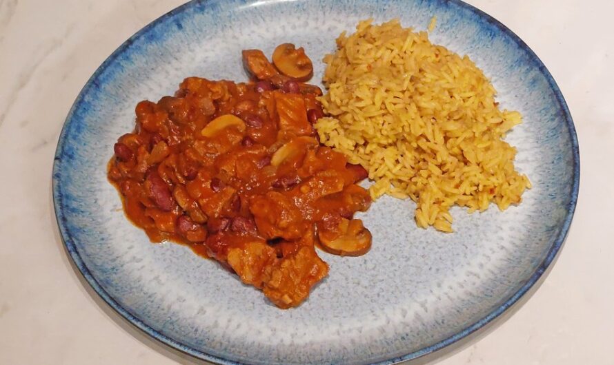 Spicy pork goulash with kidney beans.