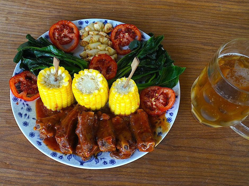 Baby back ribs with corn and kailan - recipe - photo: evelyn