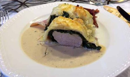 Beef Wellington with spinach - recipe - photo: falcon