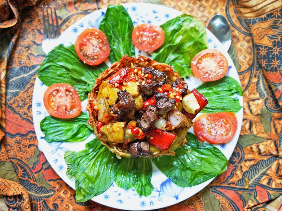 Colorful pork in a potato nest - recipe - photo: evelyn