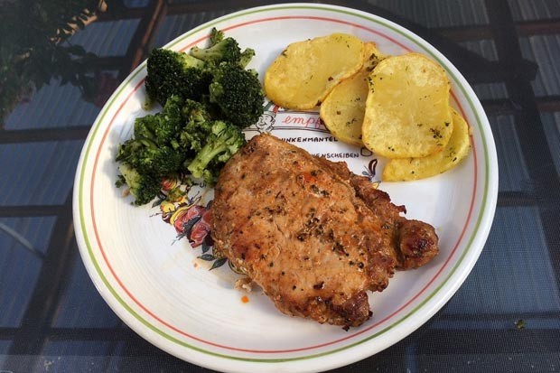 Pan-seared pork chop with buttered broccoli