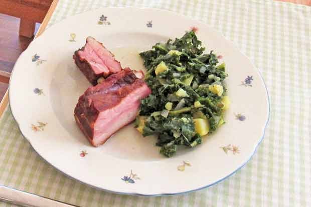 Kale with smoked ribs