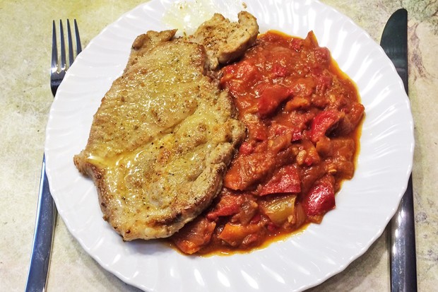 Pork chop with chili-letscho