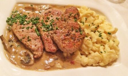 Pork chops with mushroom sauce - recipe - photo: falcon