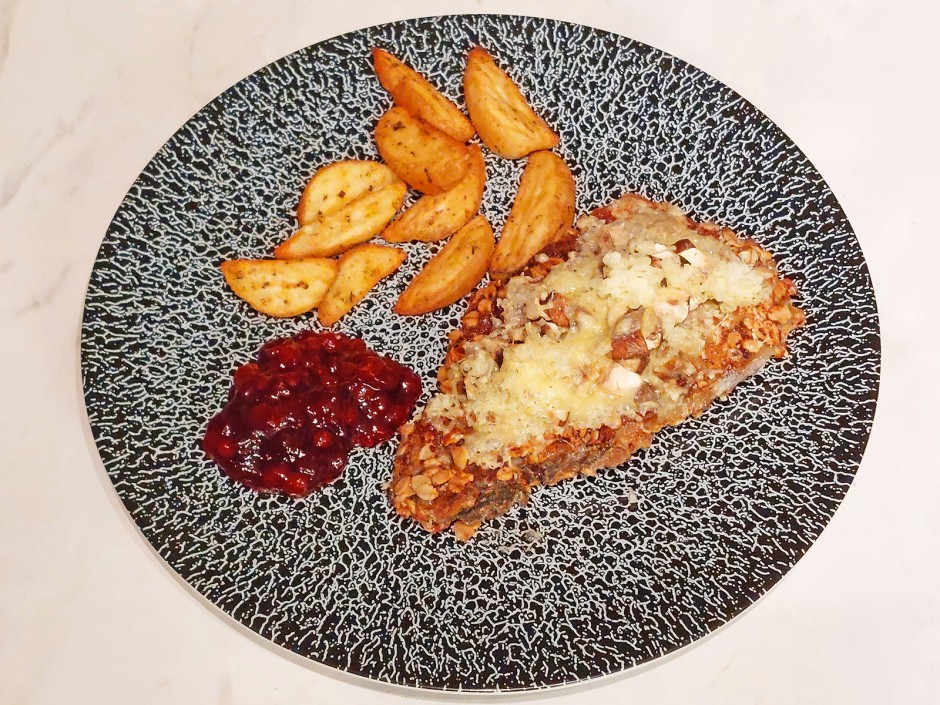 Pork schnitzel with mountain cheese and mushrooms - recipe - photo: benjamin