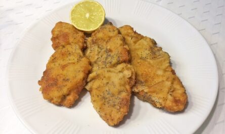 Pork schnitzel with poppy seed breading - recipe - photo: falcon