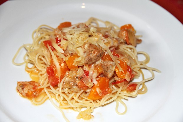 Pork strips in pumpkin-tomato sauce