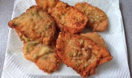 Breaded schnitzel with parsley - recipe - photo: falcon
