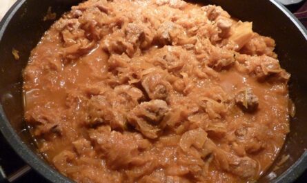 Szegediner Goulash - recipe - photo: charred_emily