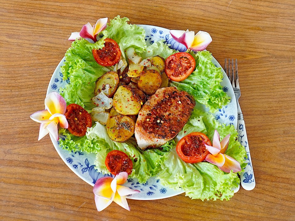 Tender oyster sauce medallion with fried potatoes - recipe - photo: evelyn